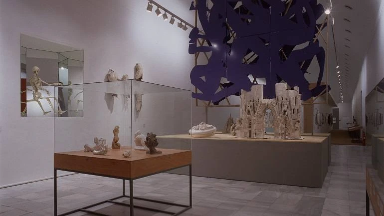 Vista de sala de la exposición. Universo Gaudí, 2002