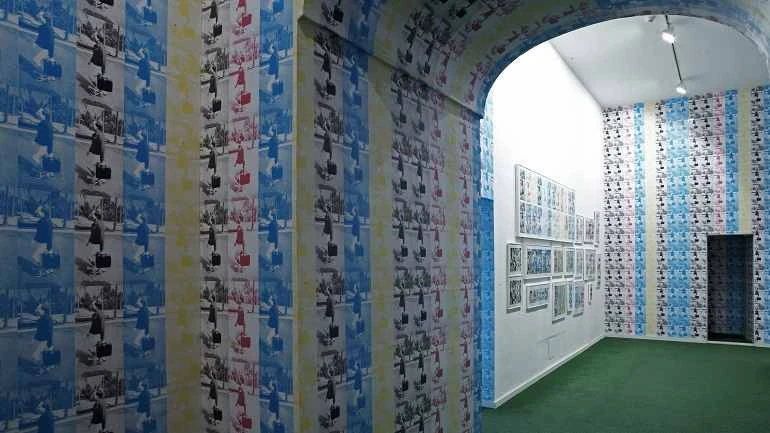 Vista de sala de la exposición. Luis Gordillo. Iceberg Tropical, 2007