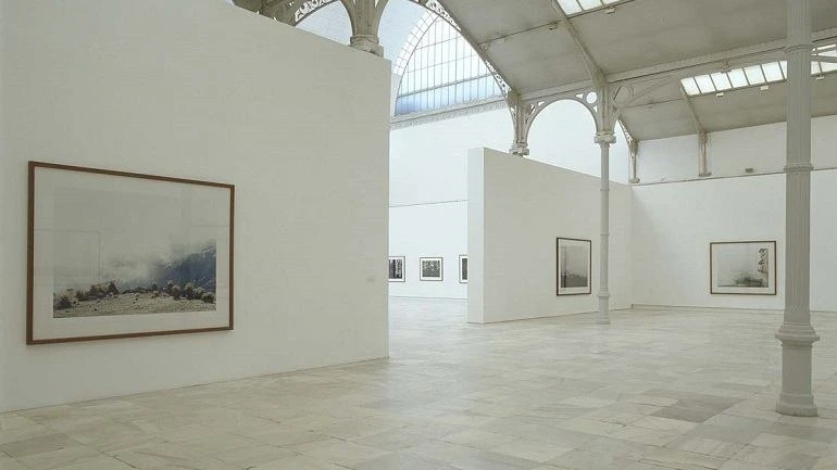 Vista de sala de la exposición. Axel Hütte. Terra incognita, 2004