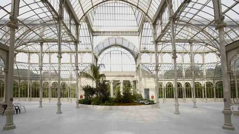 Vista de sala de la exposición. Pierre Huyghe. La estación de las fiestas/La saison des fêtes, 2010