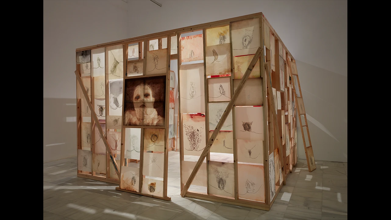 Vista de la exposición Ida Applebroog. Marginalias , 2021