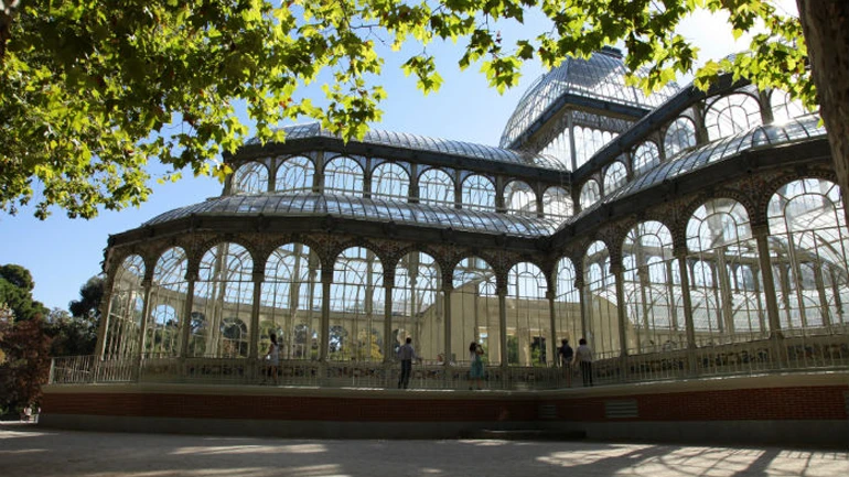 Roman Ondák.Escena, Palacio de Cristal, Madrid, 2013