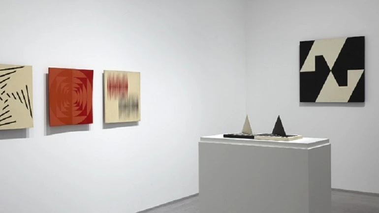 Vista de sala de la exposición. La invención concreta. Colección Patricia Phelps de Cisneros, 2013