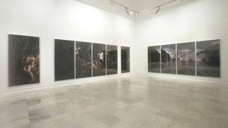 Vista de sala de la exposición Ixone Sádaba, 2006 