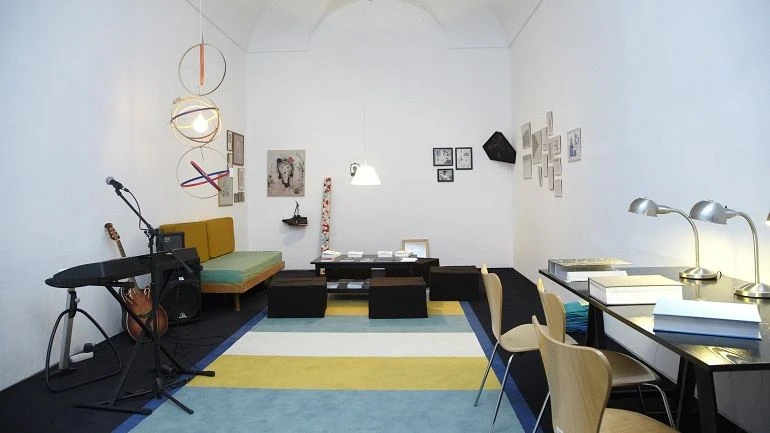 Vista de sala de la exposición. Roberto Jacoby, el deseo nace del derrumbe, 2011