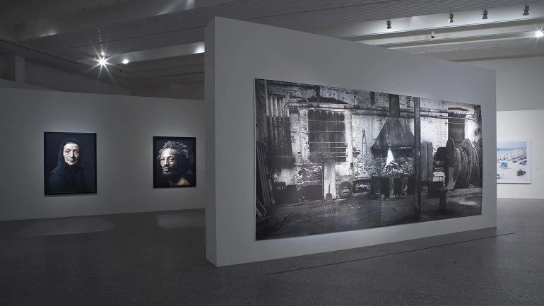 Vista de sala de la exposición. Jano. La doble cara de la fotografía. Fondos de la colección permanente, 2007