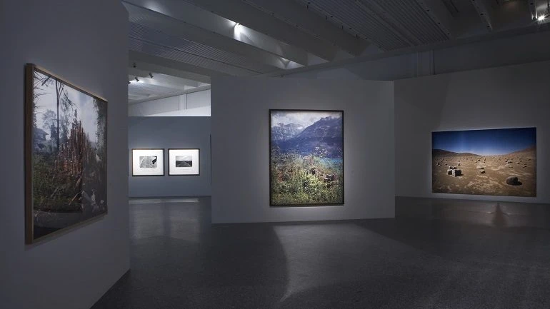 Vista de sala de la exposición. Jano. La doble cara de la fotografía. Fondos de la colección permanente, 2007