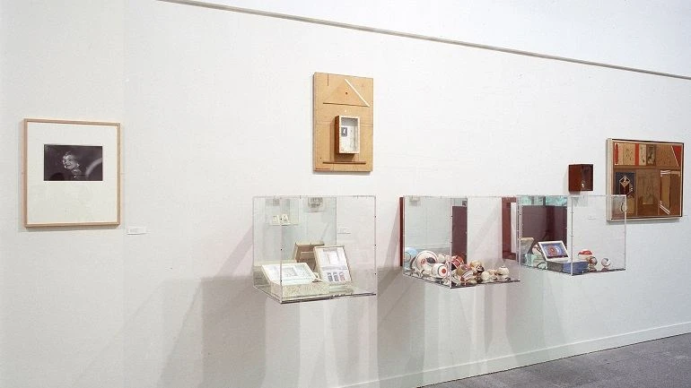 Vista de sala de la exposición. Jesse A. Fernández, 2003