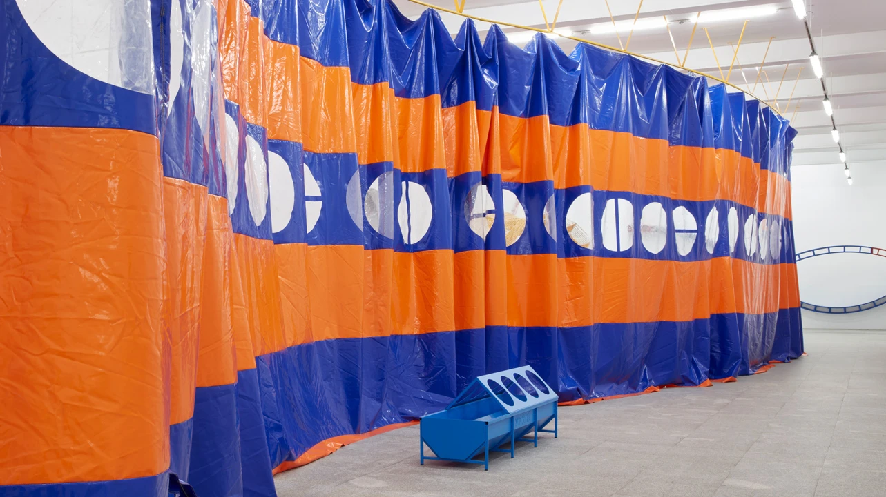 Vista de la exposición <em>Laia Estruch. Hello Everyone</em>, 2025