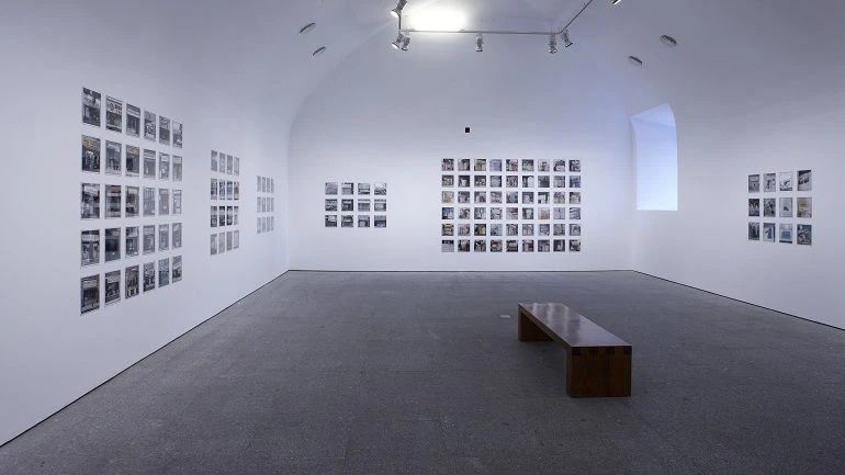 Vista de sala de la exposición. Zoe Leonard. Fotografías, 2009