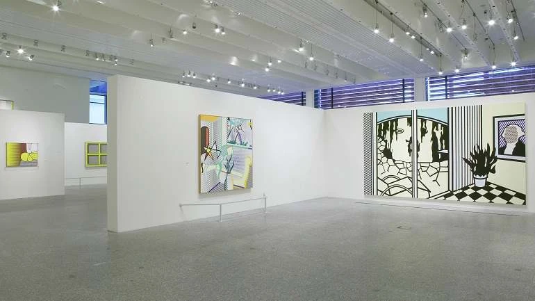 Vista de sala de la exposición. Roy Lichtenstein. All about art, 2004
