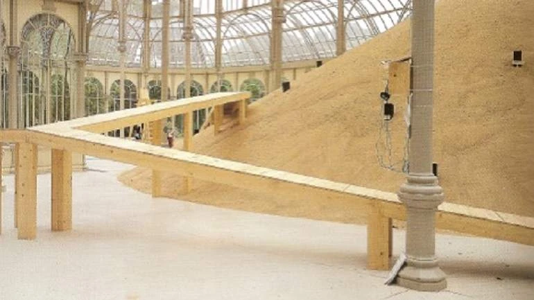 Vista de sala de la exposición. Eva Lootz. La lengua de los pájaros, 2002