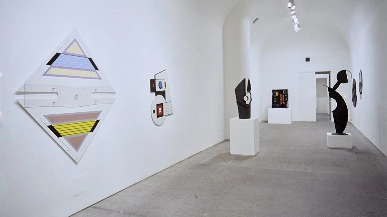 Vista de sala de la exposición. Arte Madí, 1997