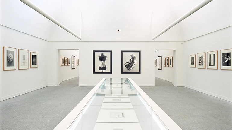 Vista de sala de la exposición Madoz. Objetos 1990-1999, 1999