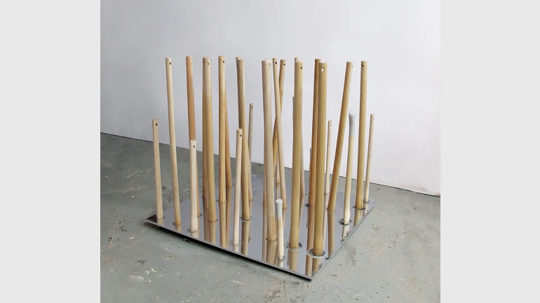 Juan Luis Moraza. Endscape (oppenheimereinstein), 2013. Aluminio pulido, madera. Colección del autor