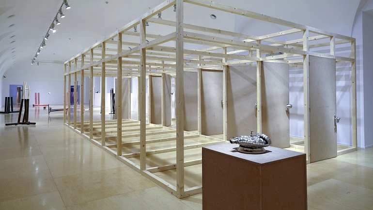 Vista de sala de la exposición Juan Luis Moraza. república, 2014