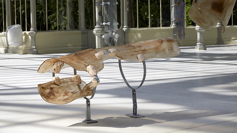 Vista de la exposición Nairy Baghramian. Breathing Spell (Un respiro), Palacio de Cristal