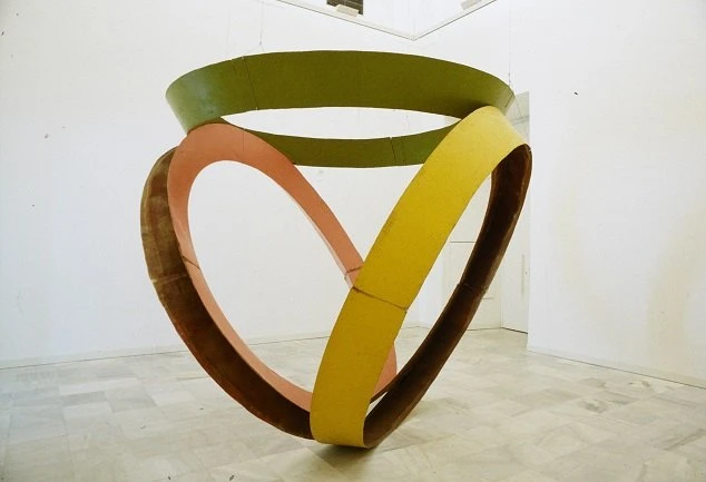 Bruce Nauman. Sin título (Modelo para zanja, pozo y túnel), 1978. Escultura. Colección Museo Nacional Centro de Arte Reina Sofía, Madrid