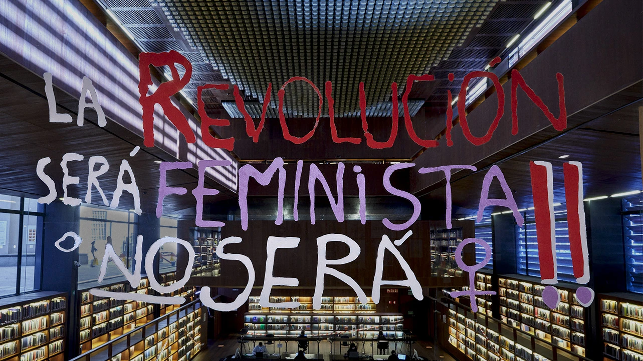 Vista de la muestra documental Con h minúscula,   2022