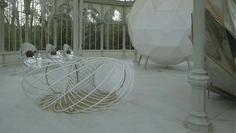 Vista de sala de la exposición. Funcionamiento silencioso. Olafur Eliasson, 2003