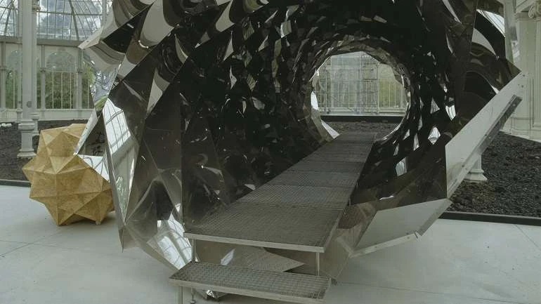 Vista de sala de la exposición. Funcionamiento silencioso. Olafur Eliasson, 2003