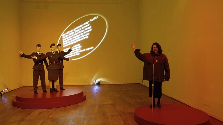 Vista de sala de la exposición. Maria Papadimitriou. We'll Meet Again, 2004