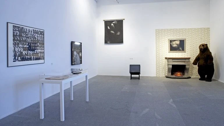 Vista de sala de la exposición. Carlos Pazos. No me digas nada, 2007