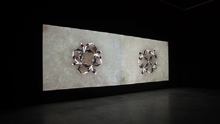 Vista de sala de la exposición. Alberto Peral. Bailando, 2007