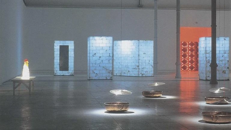 Vista de sala de la exposición. Jaume Plensa. Chaos-Saliva, 2000