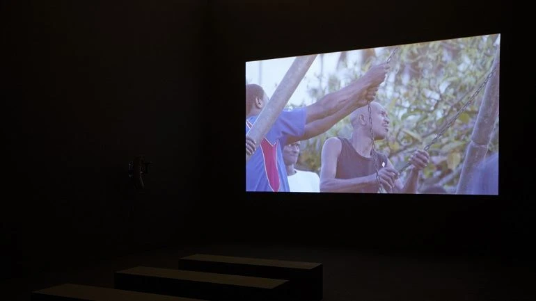 Vista de sala de la exposición. Paloma Polo. Posición aparente, 2012