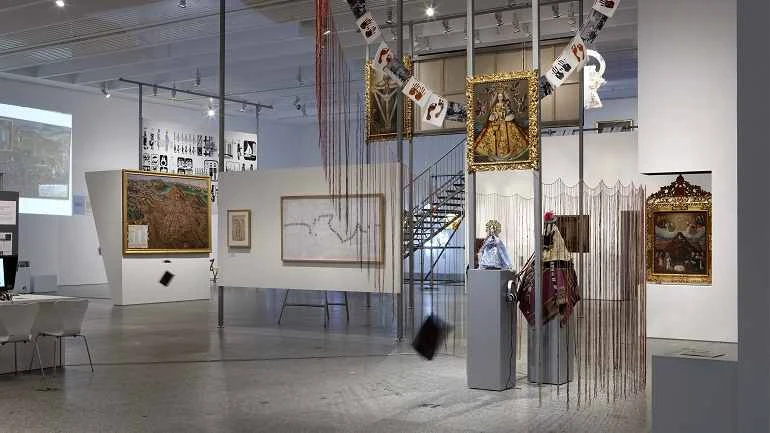 Vista de sala de la exposición. Principio Potosí. ¿Cómo podemos cantar el canto del Señor en tierra ajena?, 2010