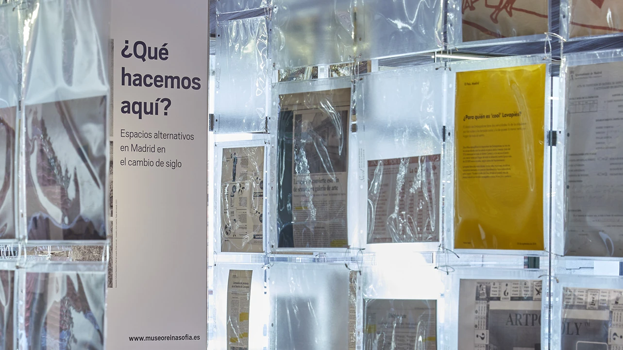 Vista de la muestra documental ¿Qué hacemos aquí?. Espacios alternativos en Madrid en el cambio de siglo,  2022
