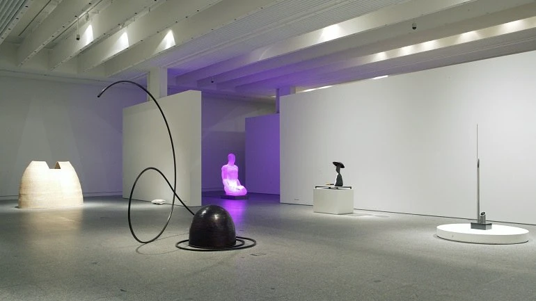 Vista de sala de la exposición. Las tres dimensiones de El Quijote, 2005