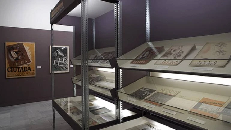 Vista de sala de la exposición. Revistas y guerra. 1936-1939, 2006