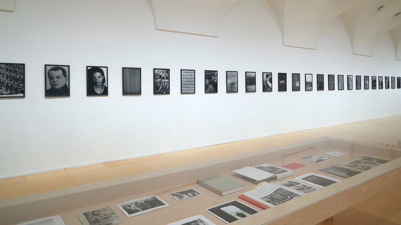 Vista de la exposición Michael Schmidt. Fotografías 1965-2014, 2021