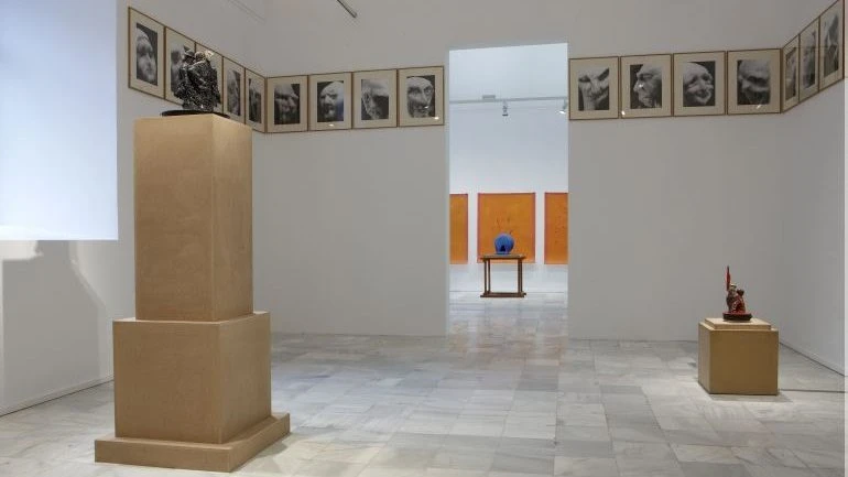 Vista de sala de la exposición. Thomas Schütte. Retrospección, 2010