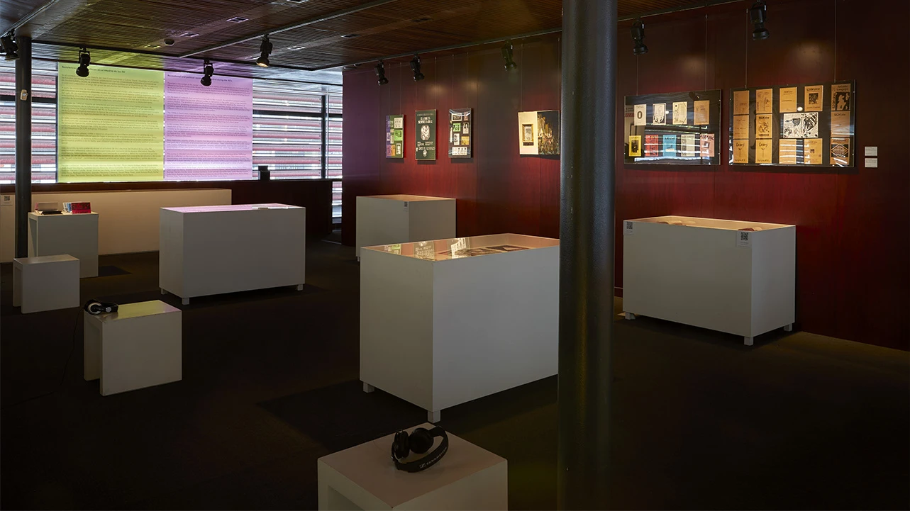 Vista de la muestra documental Resistencias lúdico-políticas en el Madrid de los 90,  2022