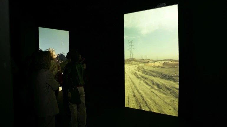 Vista de sala de la exposición. Montserrat Soto. Tracking Madrid, 2005