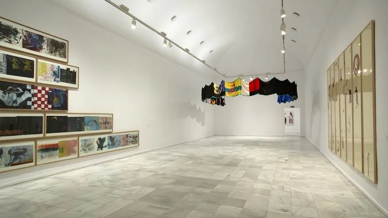 Vista de sala de la exposición. Nancy Spero. Disidanzas, 2008