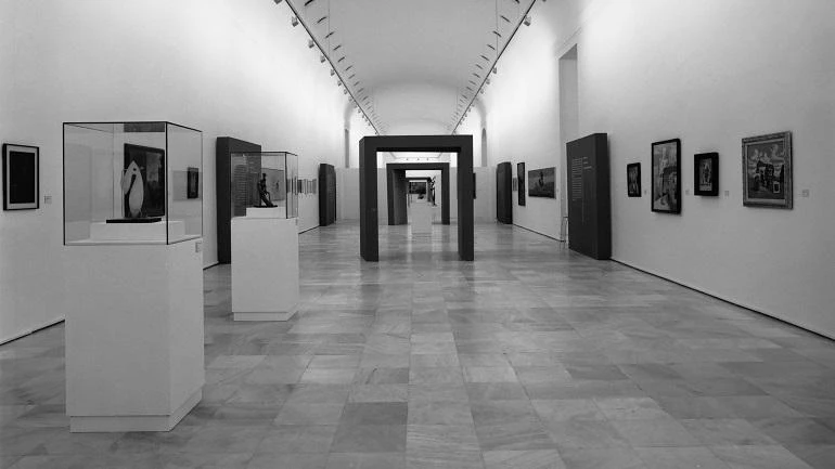 Vista de sala de la exposición El surrealismo en España 1924-1939, 1994