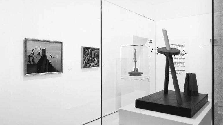 Vista de sala de la exposición El surrealismo en España 1924-1939, 1994