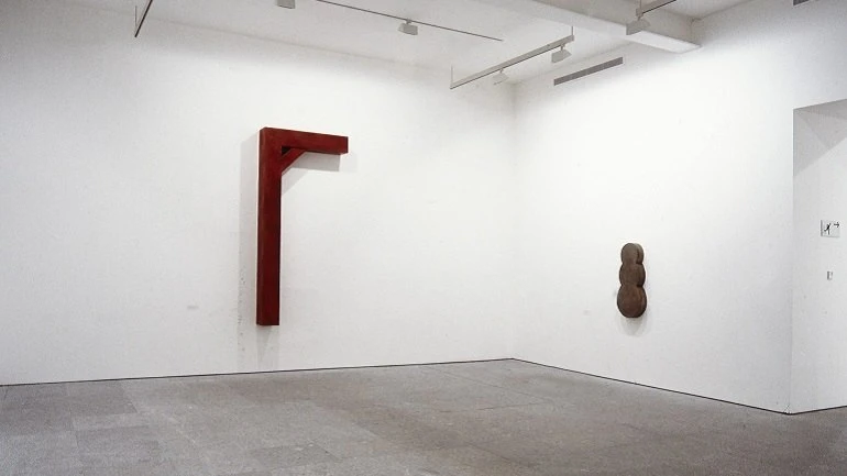 Vista de sala de la exposición. Robert Therrien, 1991