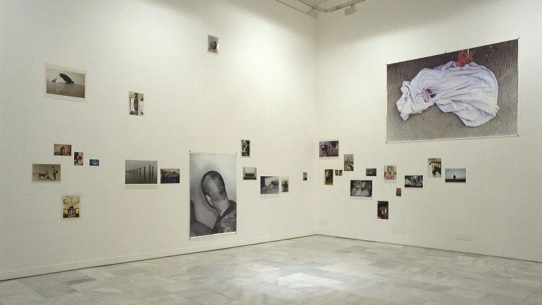Vista de sala de la exposición. Wolfgang Tillmans. Fruicciones, 1998