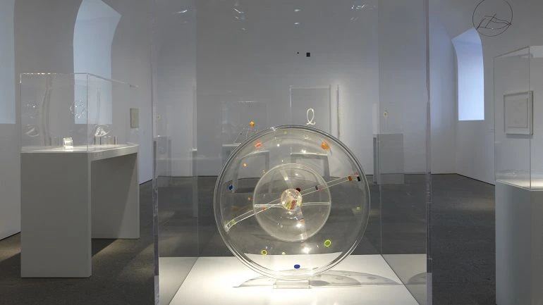 Vista de sala de la exposición. Georges Vantongerloo. Un anhelo de infinito, 2009