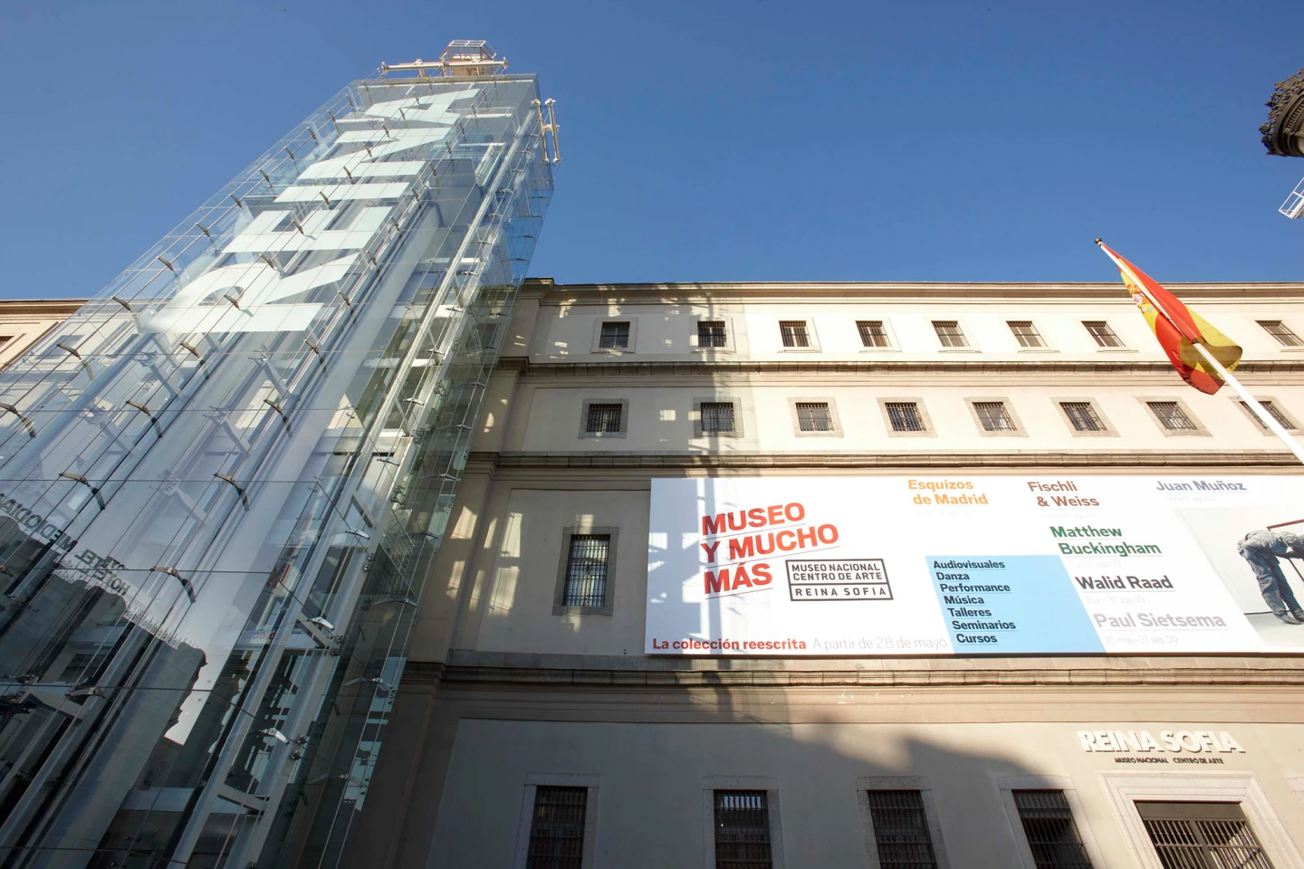 Detail of the main façade of the Sabatini Building