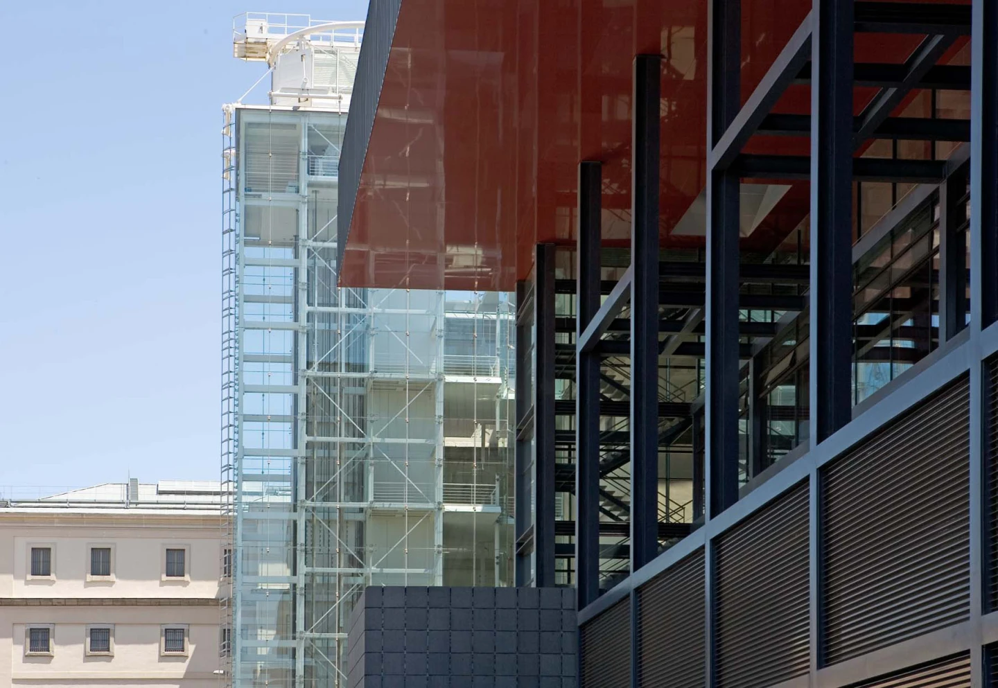 Vista del Edificio Nouvel desde la calle Argumosa