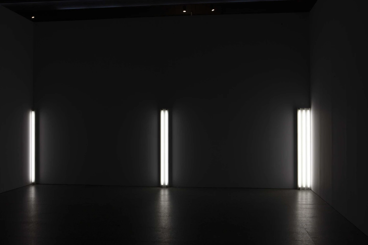 AD04962_1