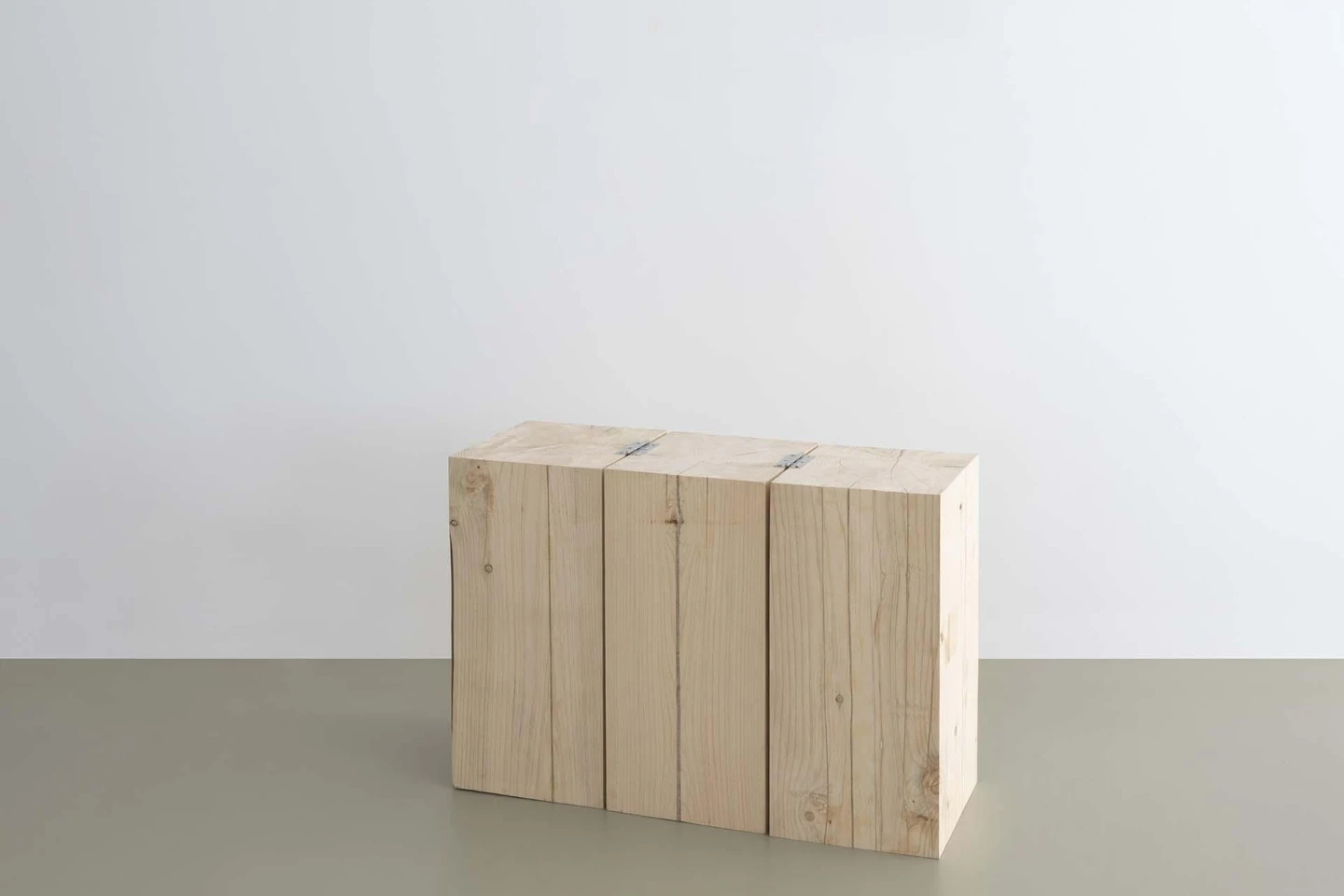 AD11371  Elena Mendizabal_Sin título_1984_Madera y bisagras_59 x 89 x 29.5 cm_1