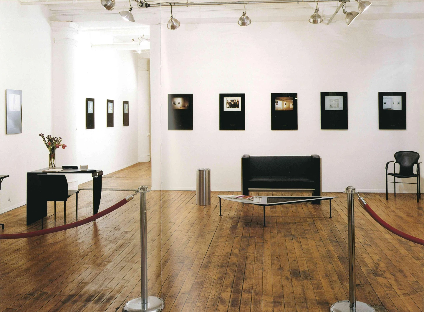 Philippe Thomas - Display - vista instalación 1987 Cable Gallery NY