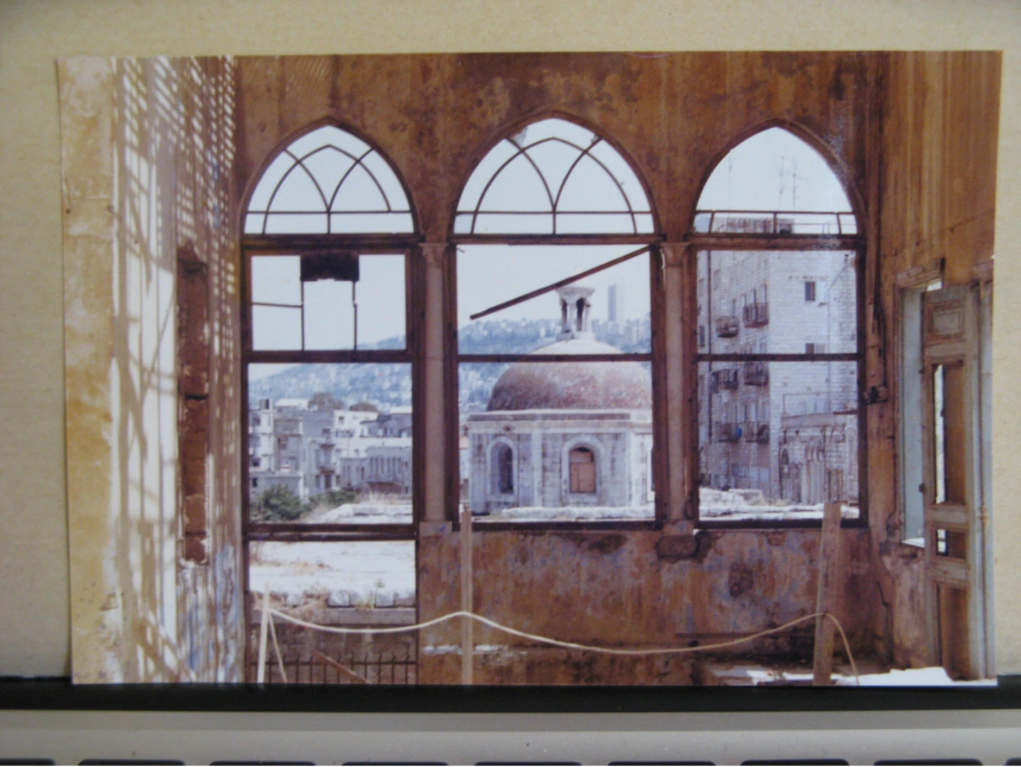 Amos Gitai, decorados a color del set de Esther, 1984-1985